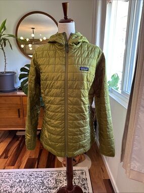 NWOT Patagonia Nano Puff Hoody